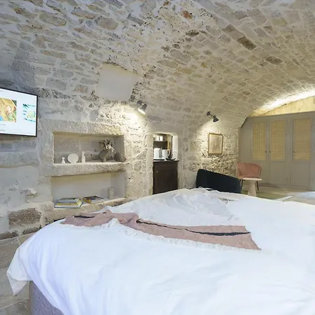 Les Confidentielles Konukevi 3*